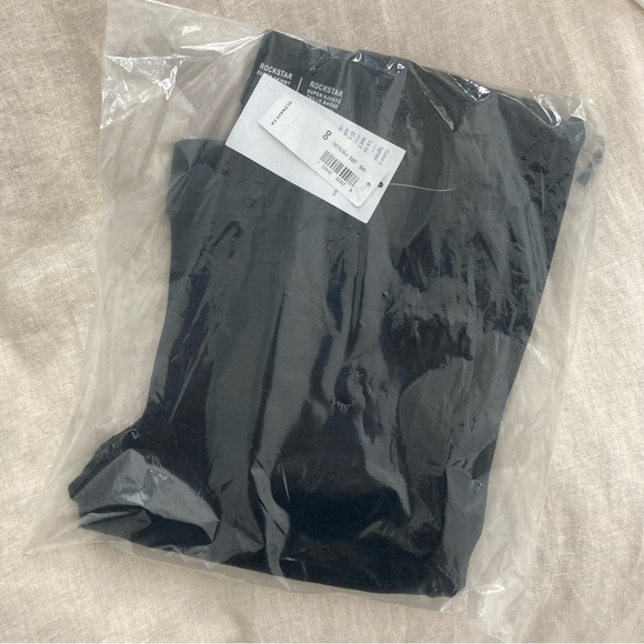 Low-Rise Rockstar Super Skinny Jeans - Picture 6 of 6